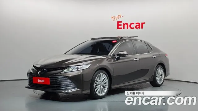 Toyota Camry 2019 — photo 1