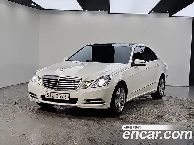 Mercedes-Benz E-Class 2013 — photo 1