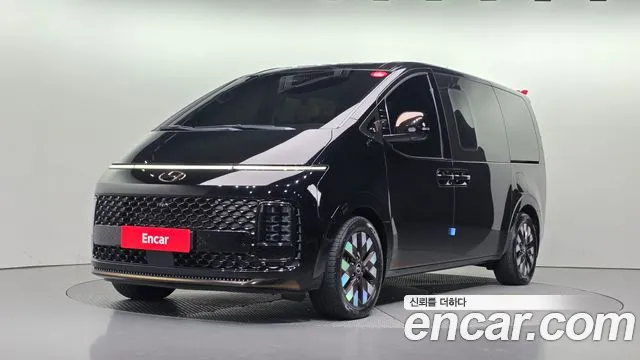 Hyundai Staria 2022 — photo 1