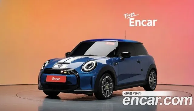 Mini Cooper 2022 — photo 1