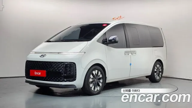 Hyundai Staria 2024 — photo 1