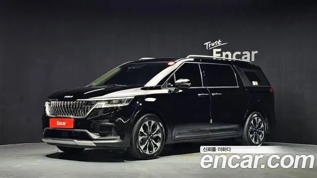 Kia Canival 2023 — photo 1