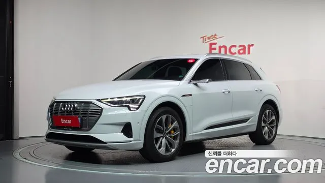 Audi e-tron 2020 — photo 1