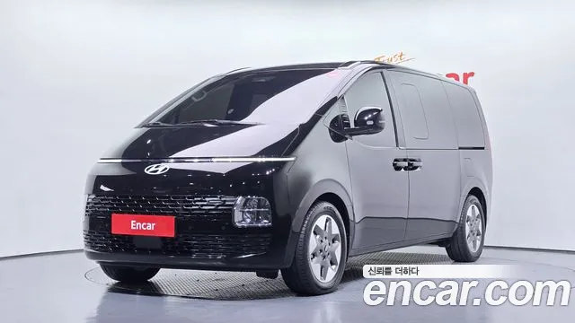Hyundai Staria 2025 — photo 1