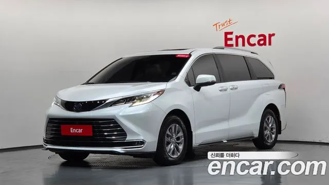 Toyota Sienna 2024 — photo 1