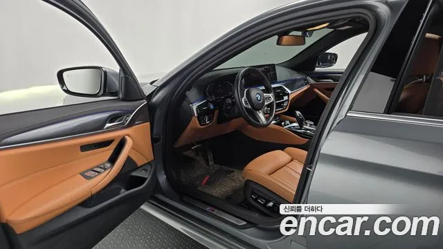 BMW 5-Series 2023 — photo 1