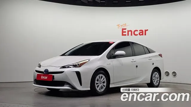 Toyota Prius 2019 — photo 1