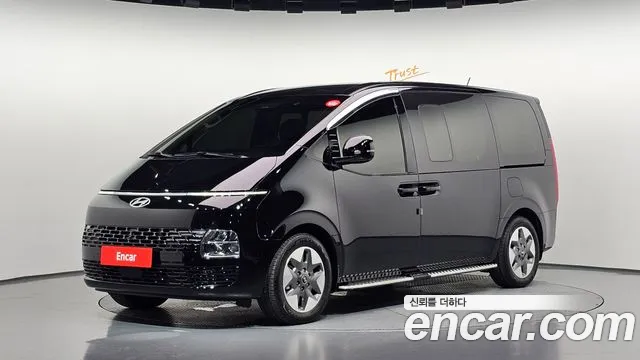 Hyundai Staria 2025 — photo 1