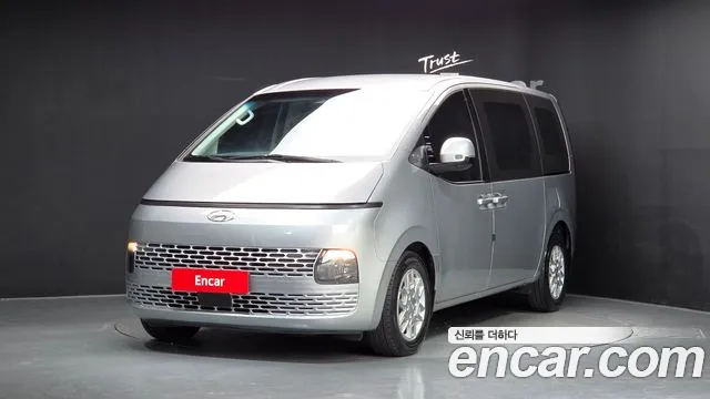 Hyundai Staria 2022 — photo 1