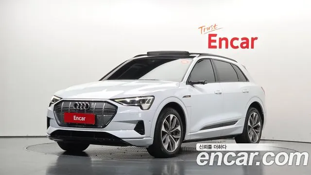 Audi e-tron 2020 — photo 1