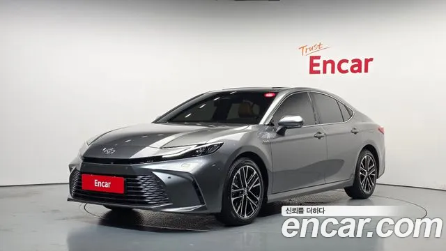 Toyota Camry 2025 — photo 1