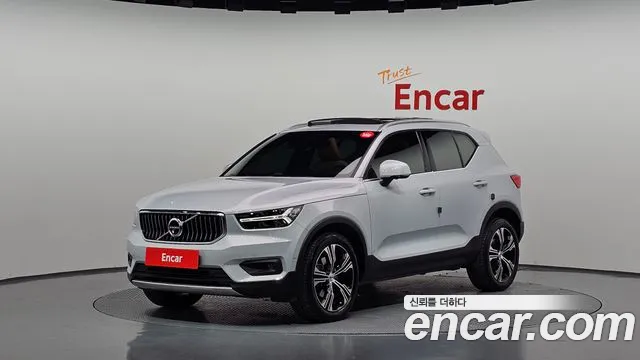 Volvo XC40 2022 — photo 1