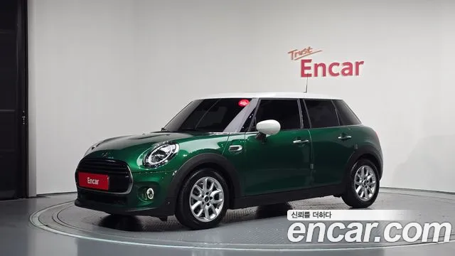 Mini Cooper 2021 — photo 1