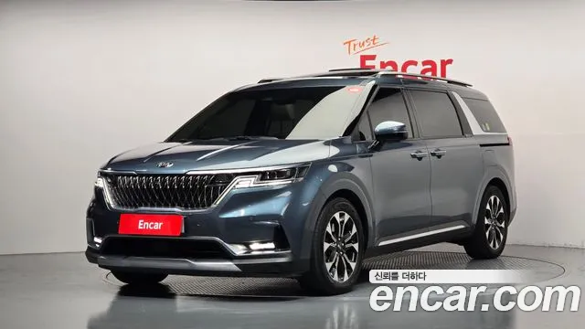 Kia Canival 2021 — photo 1