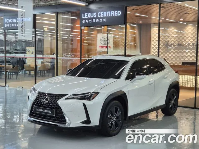 Lexus UX 2026 — photo 1