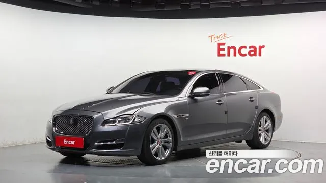 Jaguar XJ 2016 — photo 1