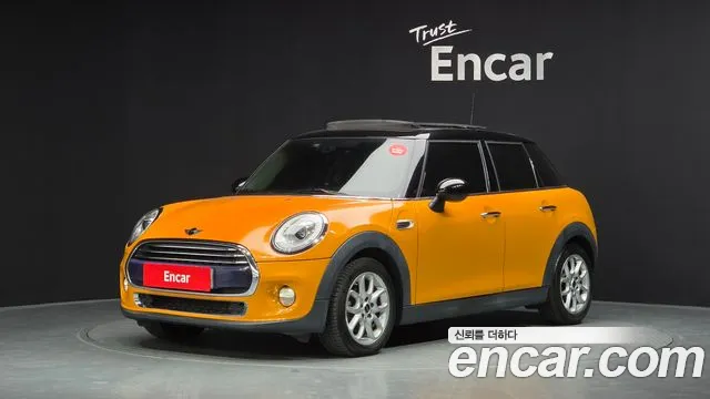Mini Cooper 2016 — photo 1