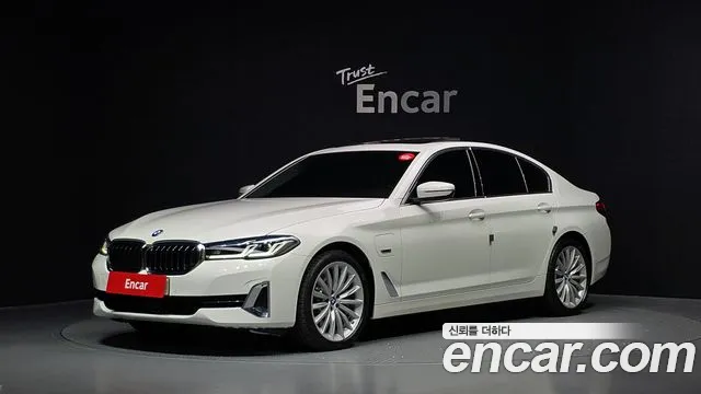 BMW 5-Series 2023 — photo 1