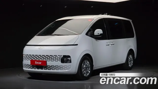 Hyundai Staria 2025 — photo 1