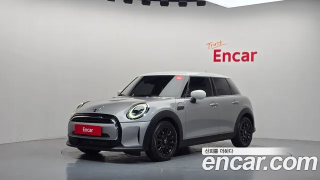 Mini Cooper 2024 — photo 1