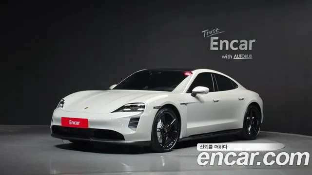 Porsche Taycan 2022 — photo 1