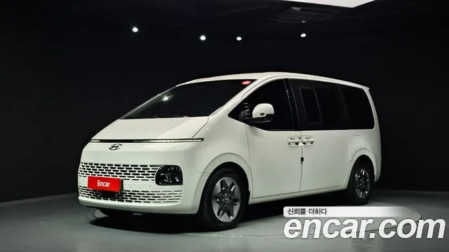 Hyundai Staria 2023 — photo 1