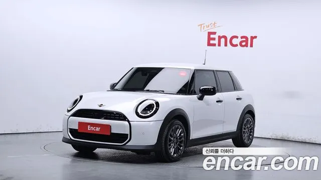 Mini Cooper 2025 — photo 1