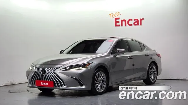 Lexus ES 2023 — photo 1