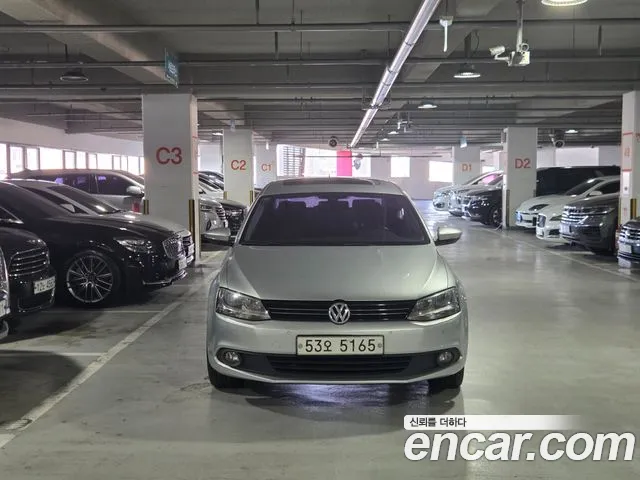 Volkswagen Jetta 2011 — photo 1