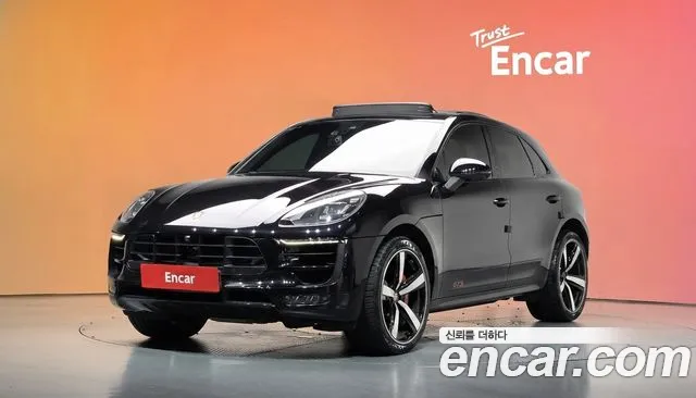 Porsche Macan 2017 — photo 1