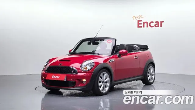Mini Cooper Convertible 2012 — photo 1