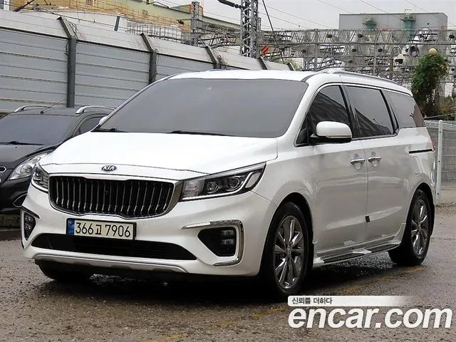 Kia Canival 2020 — photo 1