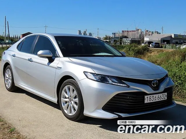 Toyota Camry 2021 — photo 1