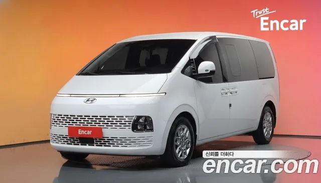 Hyundai Staria 2023 — photo 1