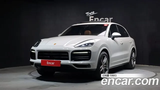 Porsche Cayenne 2023 — photo 1