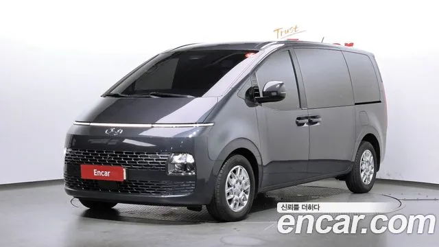 Hyundai Staria 2023 — photo 1