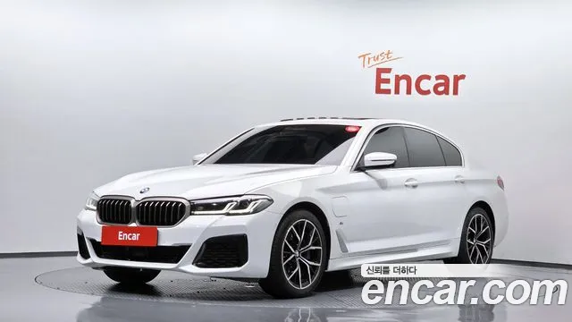 BMW 5-Series 2021 — photo 1