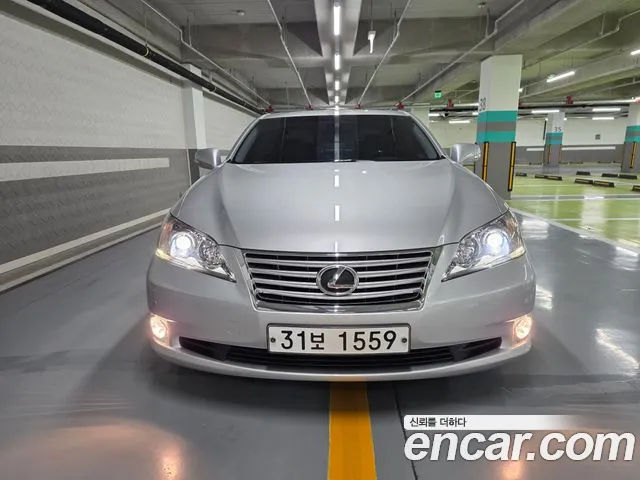 Lexus ES 2011 — photo 1
