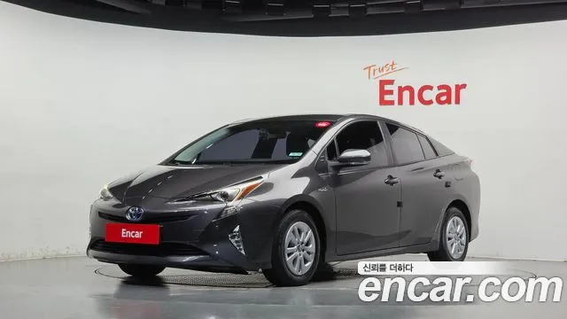 Toyota Prius 2017 — photo 1