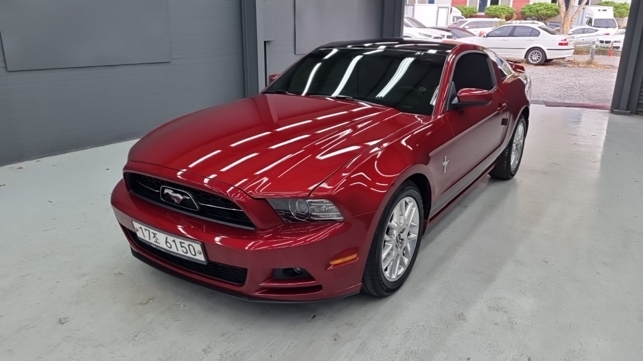 Ford Mustang 2014 — photo 1