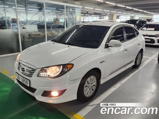 Hyundai AVANTE 2010 — photo 1