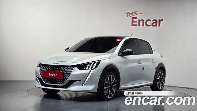 Peugeot 208 2022 — photo 1