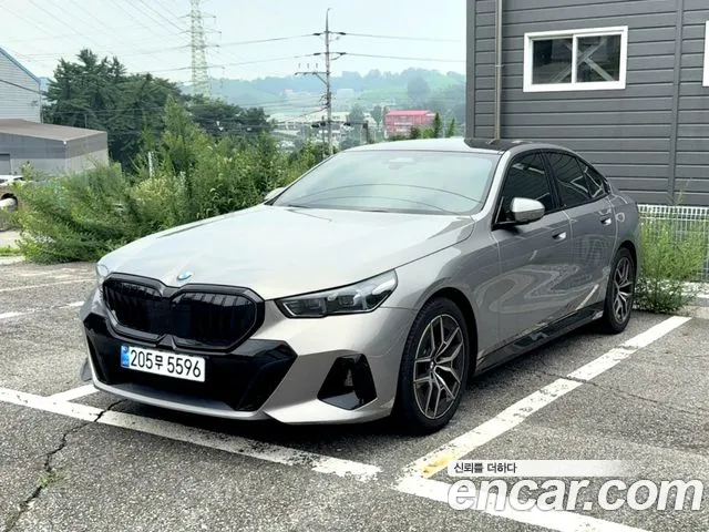 BMW 5-Series 2026 — photo 1