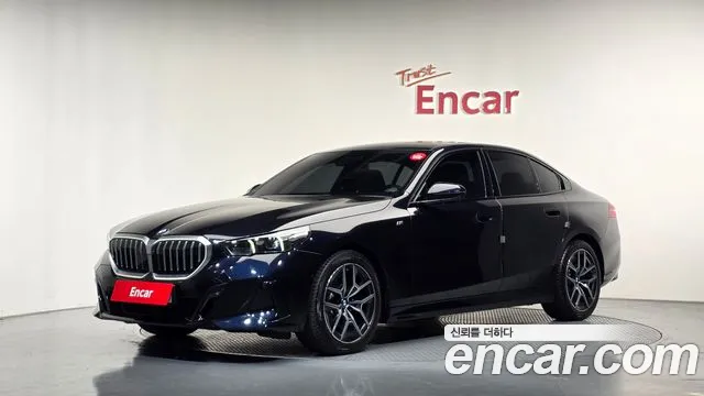 BMW 5-Series 2025 — photo 1