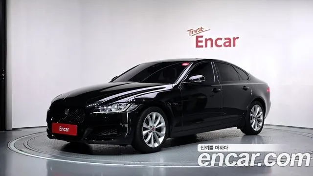 Jaguar XF 2018 — photo 1