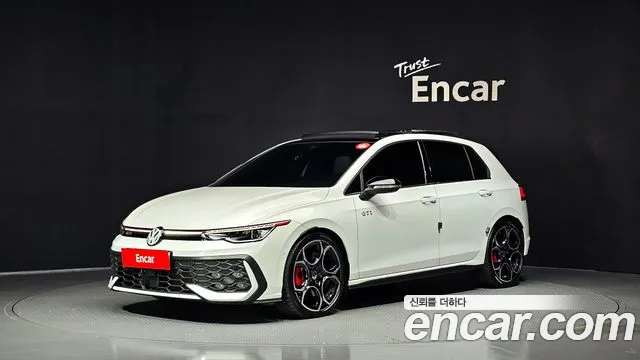 Volkswagen Golf 2025 — photo 1