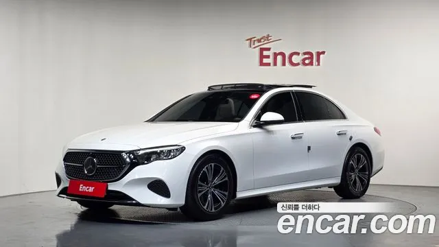 Mercedes-Benz E-Class 2025 — photo 1