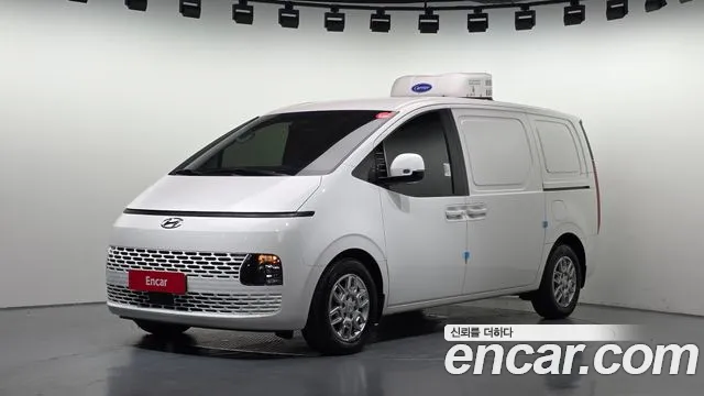 Hyundai Staria 2024 — photo 1