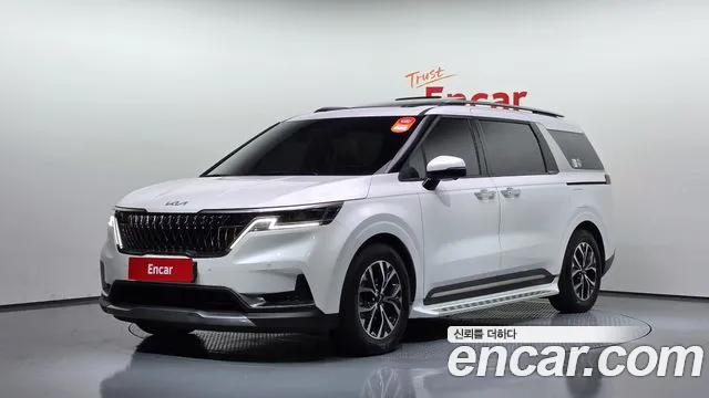 Kia Canival 2023 — photo 1