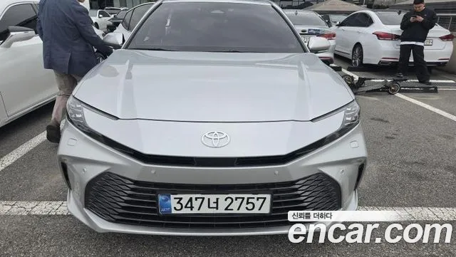 Toyota Camry 2025 — photo 1